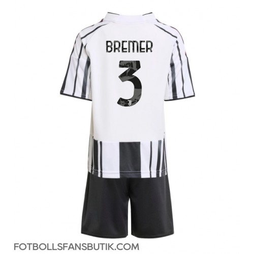 Juventus Gleison Bremer #3 Replika Hemmatröja Barn 2025-26 Kortärmad (+ Korta byxor) Juventus Gleison Bremer #3 Replika Hemmatröja Barn 2025-26 Kortärmad (+ Korta byxor)